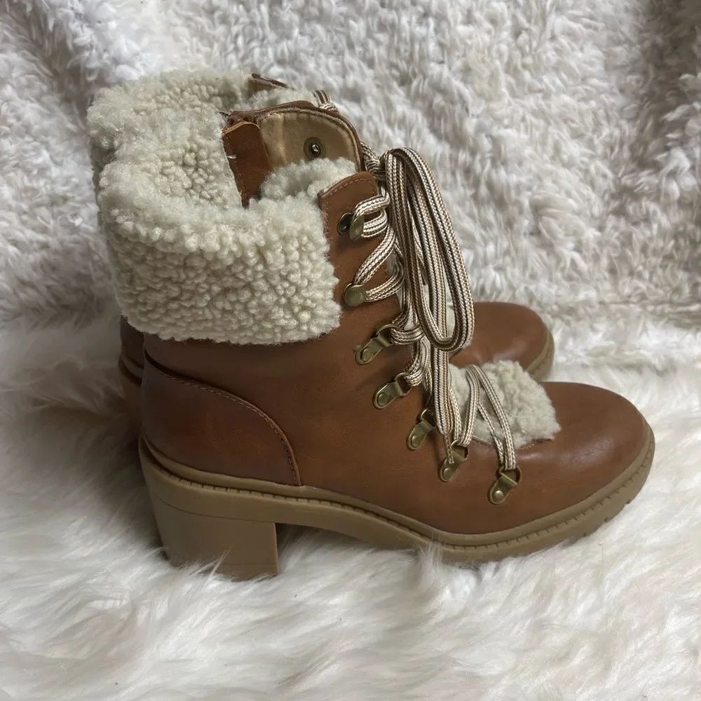 Universal Thread Faux Sherpa Aubrie lace up Boots Brown Block Heel faux fur SZ11